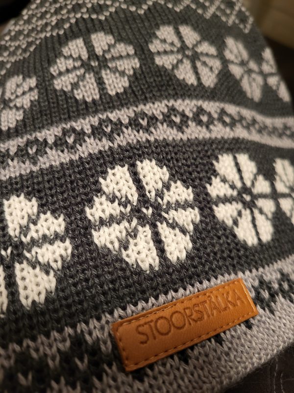 Stickad mössa Jokkmokk Grå ljusgrå